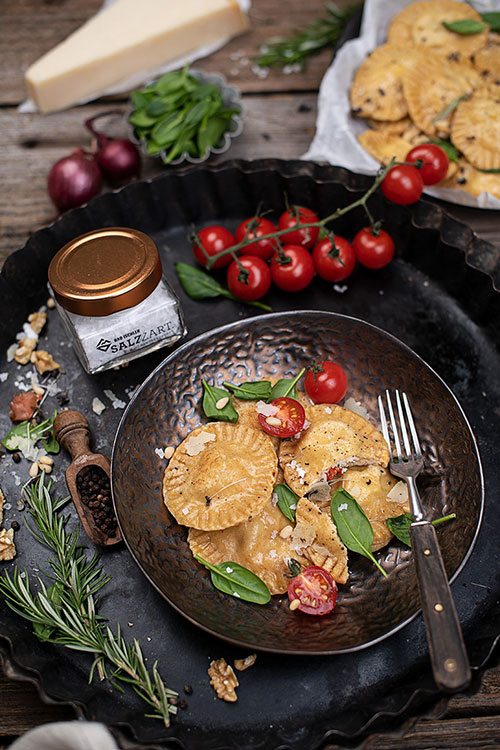 Ravioli mit Spinat &amp; getrockneten Tomaten